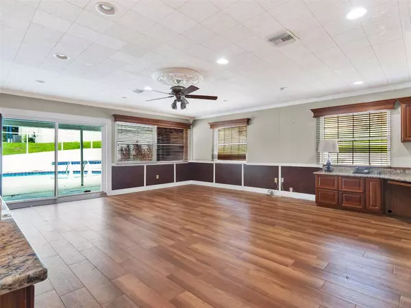 1232 LAKEVIEW DR, Eustis, FL 32726