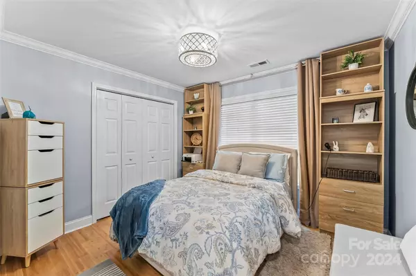 2310 39th Avenue CT NE, Hickory, NC 28601