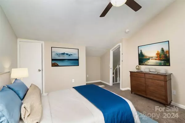 4401 Sharon Chase DR #E, Charlotte, NC 28215