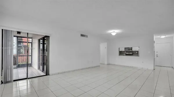 440 W Park Dr #102-8, Miami, FL 33172