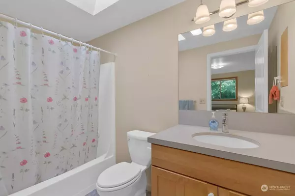 16 Pleasant Point, Skamokawa, WA 98647