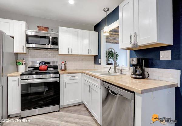 7131 Shooresin CIR, Anchorage, AK 99504