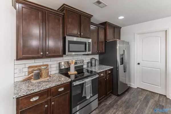 197 Olde Dogwood Trail, Decatur, AL 35603