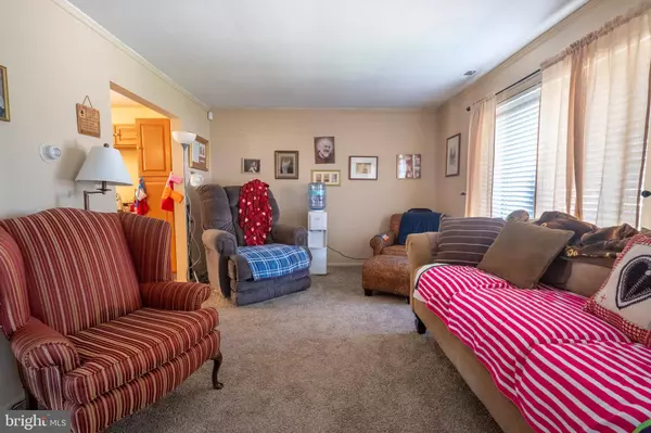 1025 MICAWBER DR, Williamstown, NJ 08094