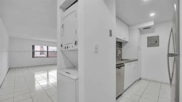 440 W Park Dr #102-8, Miami, FL 33172