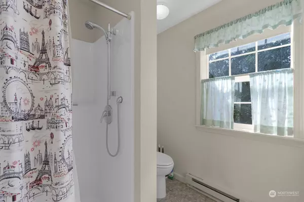 16 Pleasant Point, Skamokawa, WA 98647