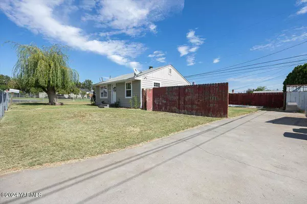 1304 Heffron St, Sunnyside, WA 98944