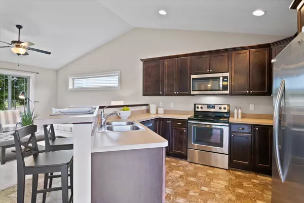 1137 Legacy Pkwy, New Richmond, WI 54017