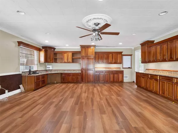 1232 LAKEVIEW DR, Eustis, FL 32726