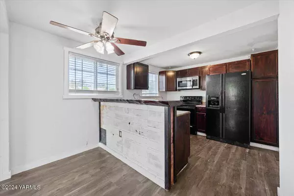 1304 Heffron St, Sunnyside, WA 98944