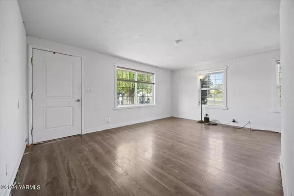 1304 Heffron St, Sunnyside, WA 98944