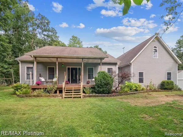 18364 WALNUT Lane, Gregory, MI 48137