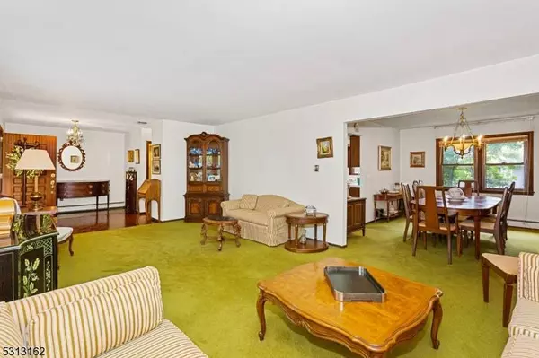 5 Blackfoot Trl, Oakland Boro, NJ 07436