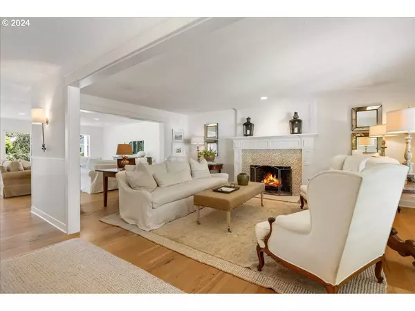 17443 Canal CIR, Lake Oswego, OR 97035