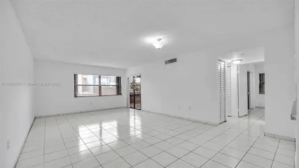 440 W Park Dr #102-8, Miami, FL 33172