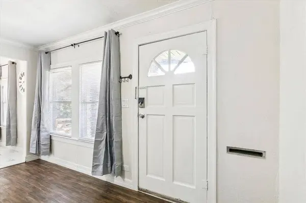 3165 Charles AVE, Groves, TX 77619