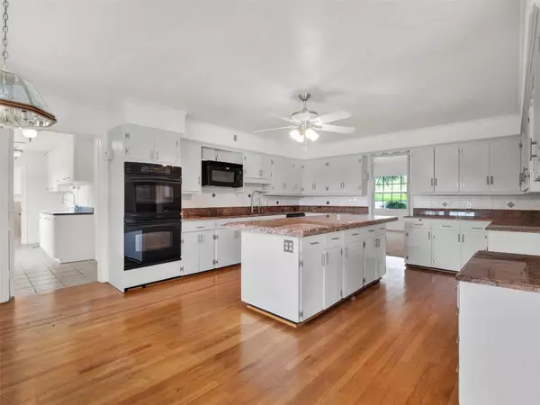 1232 LAKEVIEW DR, Eustis, FL 32726