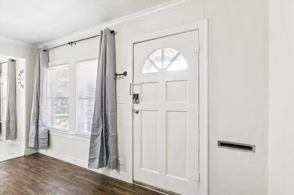 3165 Charles AVE, Groves, TX 77619