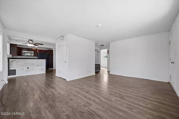 1304 Heffron St, Sunnyside, WA 98944