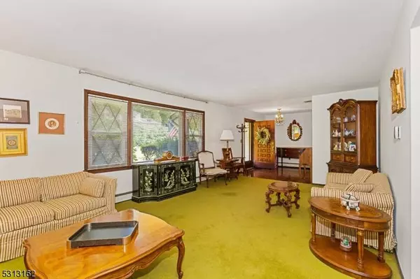 5 Blackfoot Trl, Oakland Boro, NJ 07436