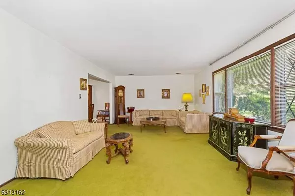 5 Blackfoot Trl, Oakland Boro, NJ 07436