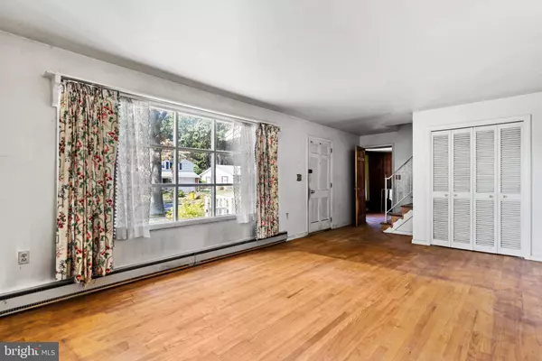 404 SHIELD ST, Harrisburg, PA 17109