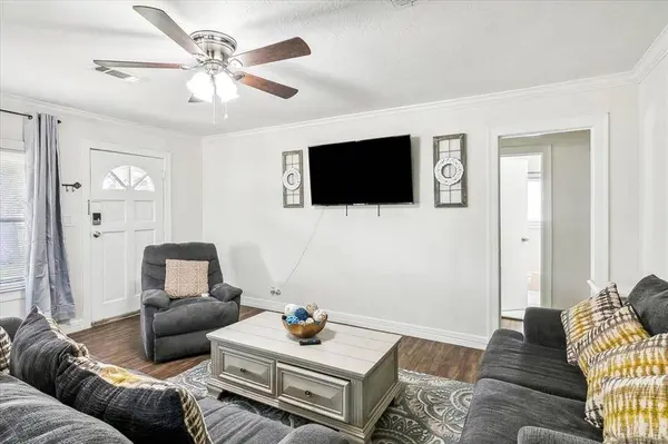 3165 Charles AVE, Groves, TX 77619