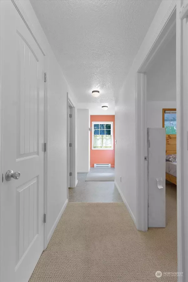 16 Pleasant Point, Skamokawa, WA 98647