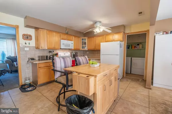 1025 MICAWBER DR, Williamstown, NJ 08094