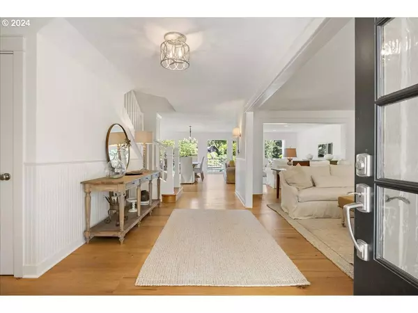 17443 Canal CIR, Lake Oswego, OR 97035