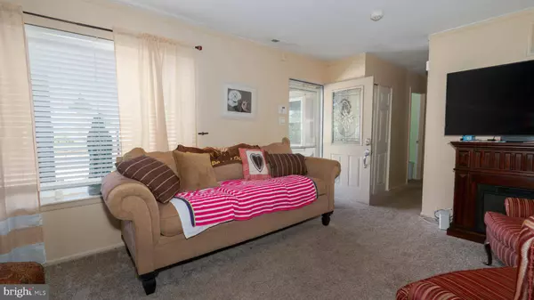 1025 MICAWBER DR, Williamstown, NJ 08094