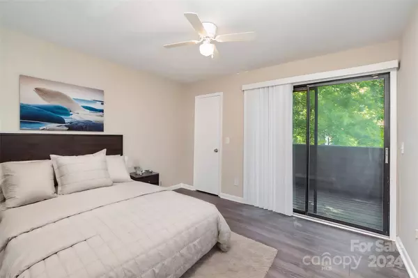 4401 Sharon Chase DR #E, Charlotte, NC 28215