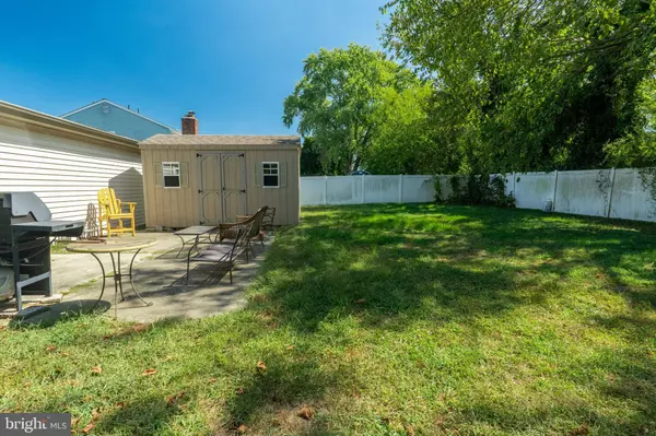 1025 MICAWBER DR, Williamstown, NJ 08094