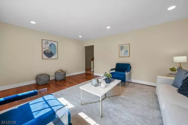 4 Woodville Ter, Hillsborough Twp., NJ 08844