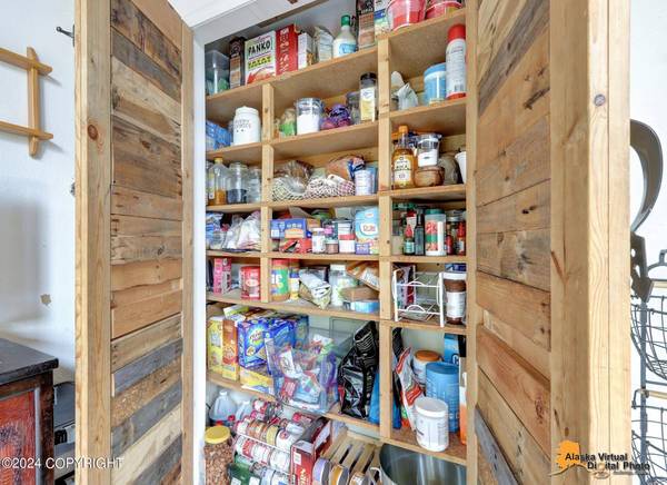 7131 Shooresin CIR, Anchorage, AK 99504