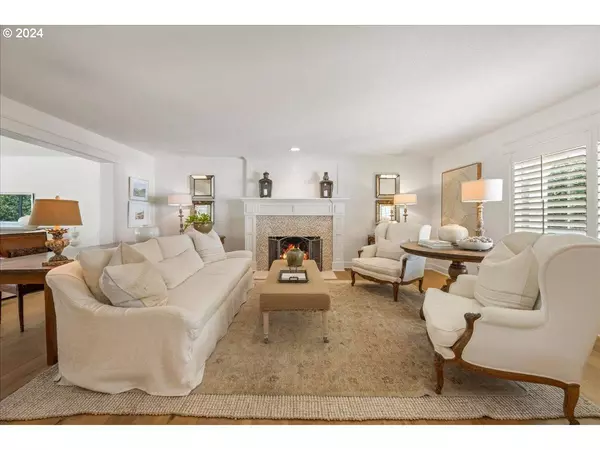 17443 Canal CIR, Lake Oswego, OR 97035