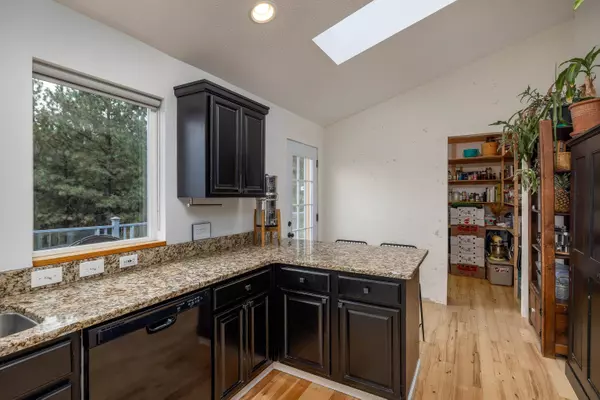 8427 W Jensen Rd, Cheney, WA 99004