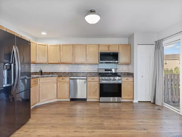 2512 Hearthstone DR, Hampshire, IL 60140