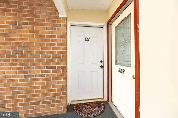 327 MEADOWVIEW LN #327, Mont Clare, PA 19453