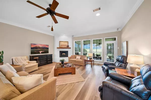 2100 Country Club RD, Brenham, TX 77833