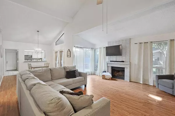 553 Hunters Glen Street, Lewisville, TX 75067