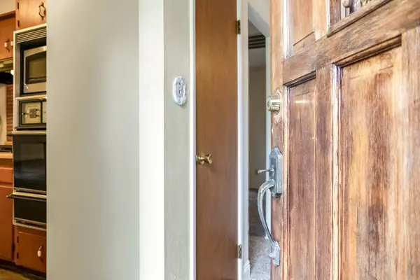 943 S Mountain Street, Visalia, CA 93277