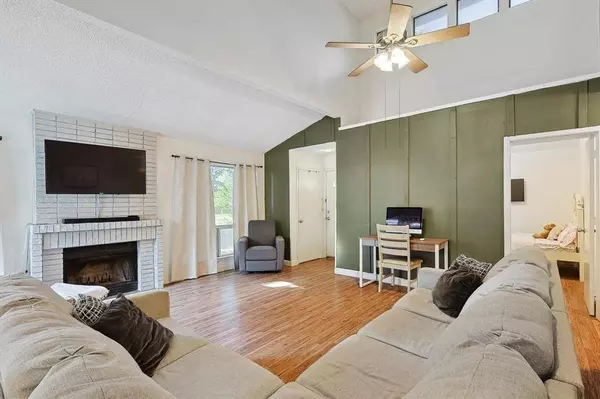 553 Hunters Glen Street, Lewisville, TX 75067