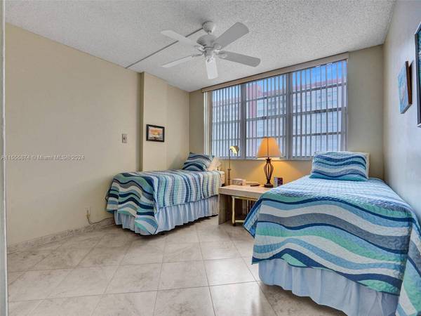3113 S Ocean Dr #710, Hallandale Beach, FL 33009