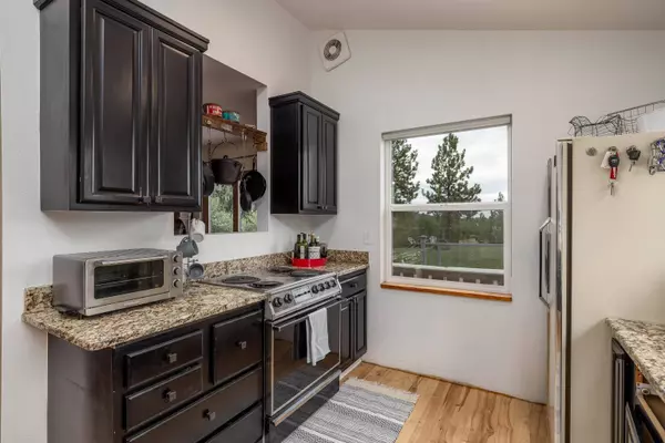 8427 W Jensen Rd, Cheney, WA 99004