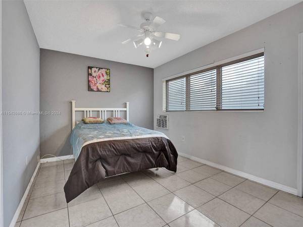 3177 S Ocean Dr #108, Hallandale Beach, FL 33009