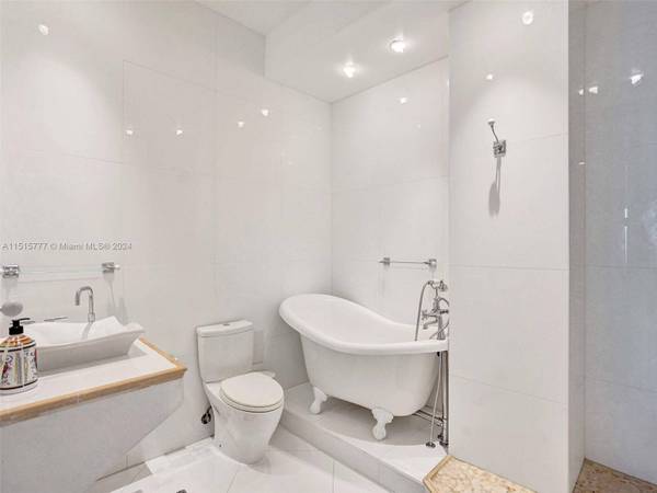 3180 S Ocean Dr #1709, Hallandale Beach, FL 33009