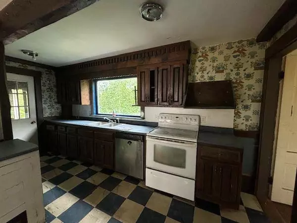 450 US RT 3 RD, Holderness, NH 03245