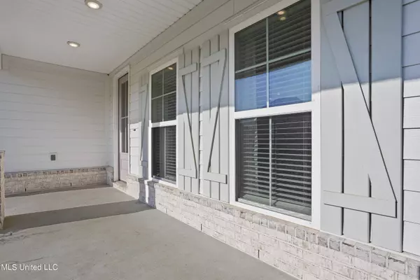 310 Glenrose Avenue, Ocean Springs, MS 39564