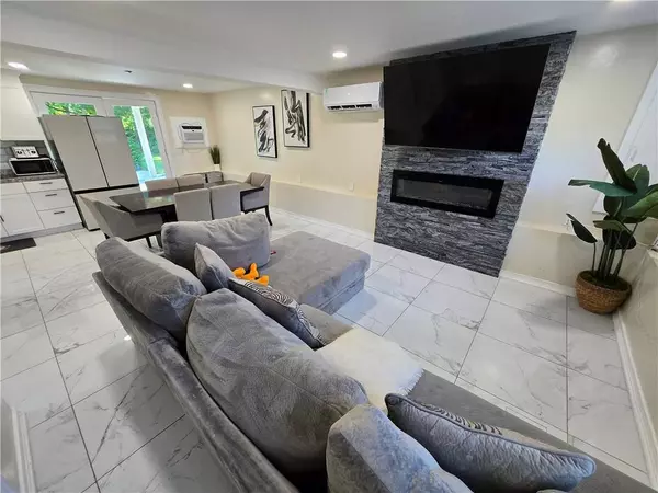 35 Hines Farm RD, Cranston, RI 02921